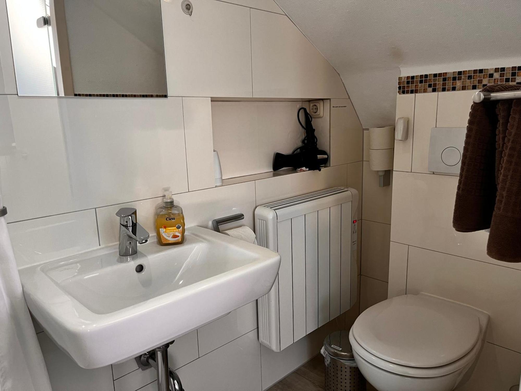 Gaestehaus Sommertal Mit Pool Im Garten, Eigener Parkplatz, 800M Zum Bodensee, 300M Zur Altstadt Meersburg Kültér fotó