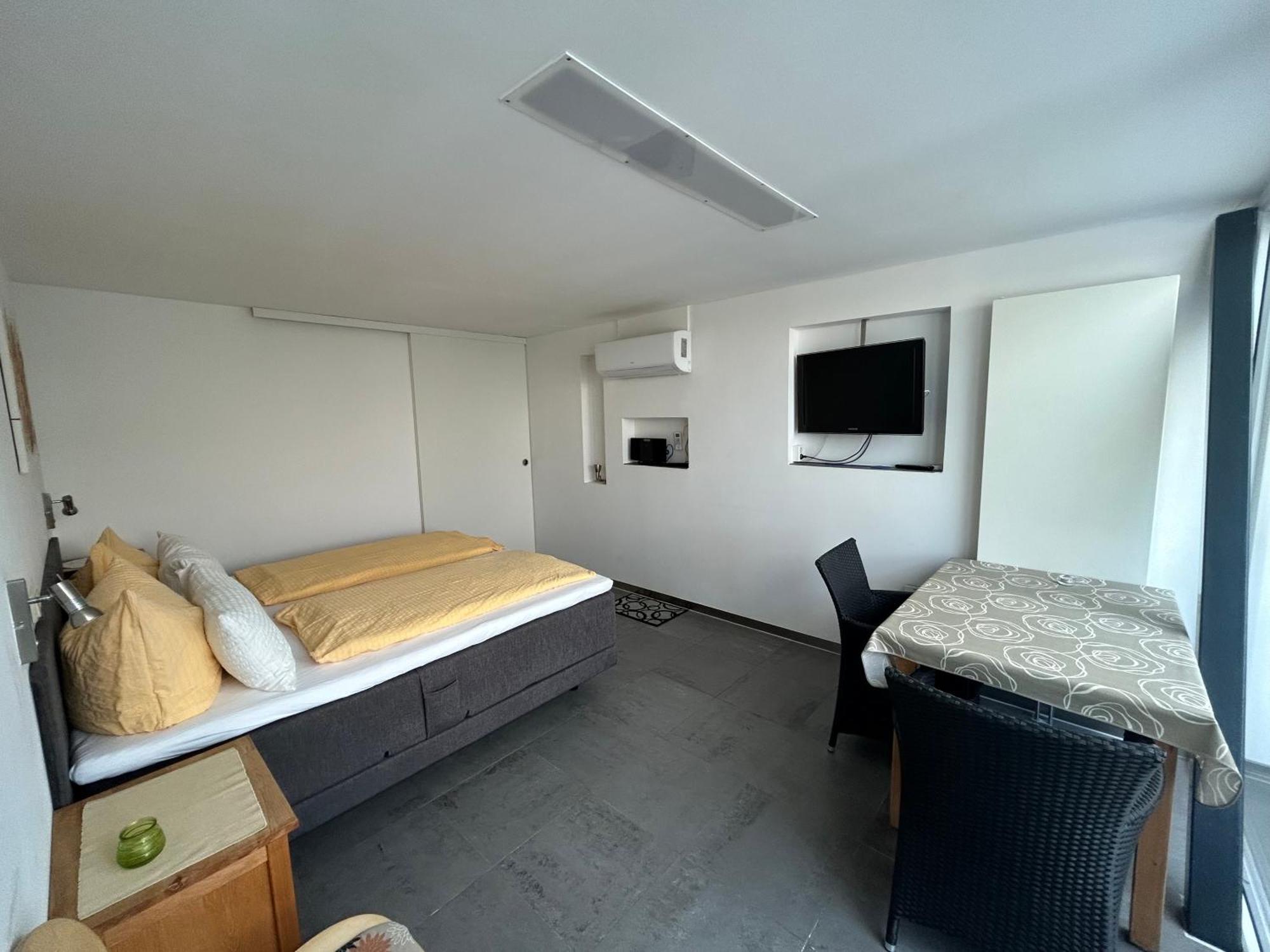 Gaestehaus Sommertal Mit Pool Im Garten, Eigener Parkplatz, 800M Zum Bodensee, 300M Zur Altstadt Meersburg Szoba fotó